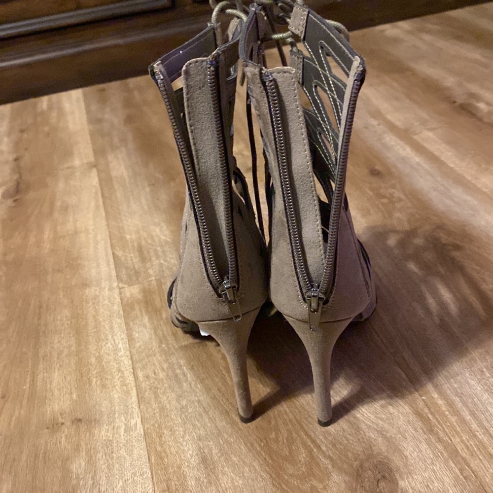 High heels - Picture 3 of 6